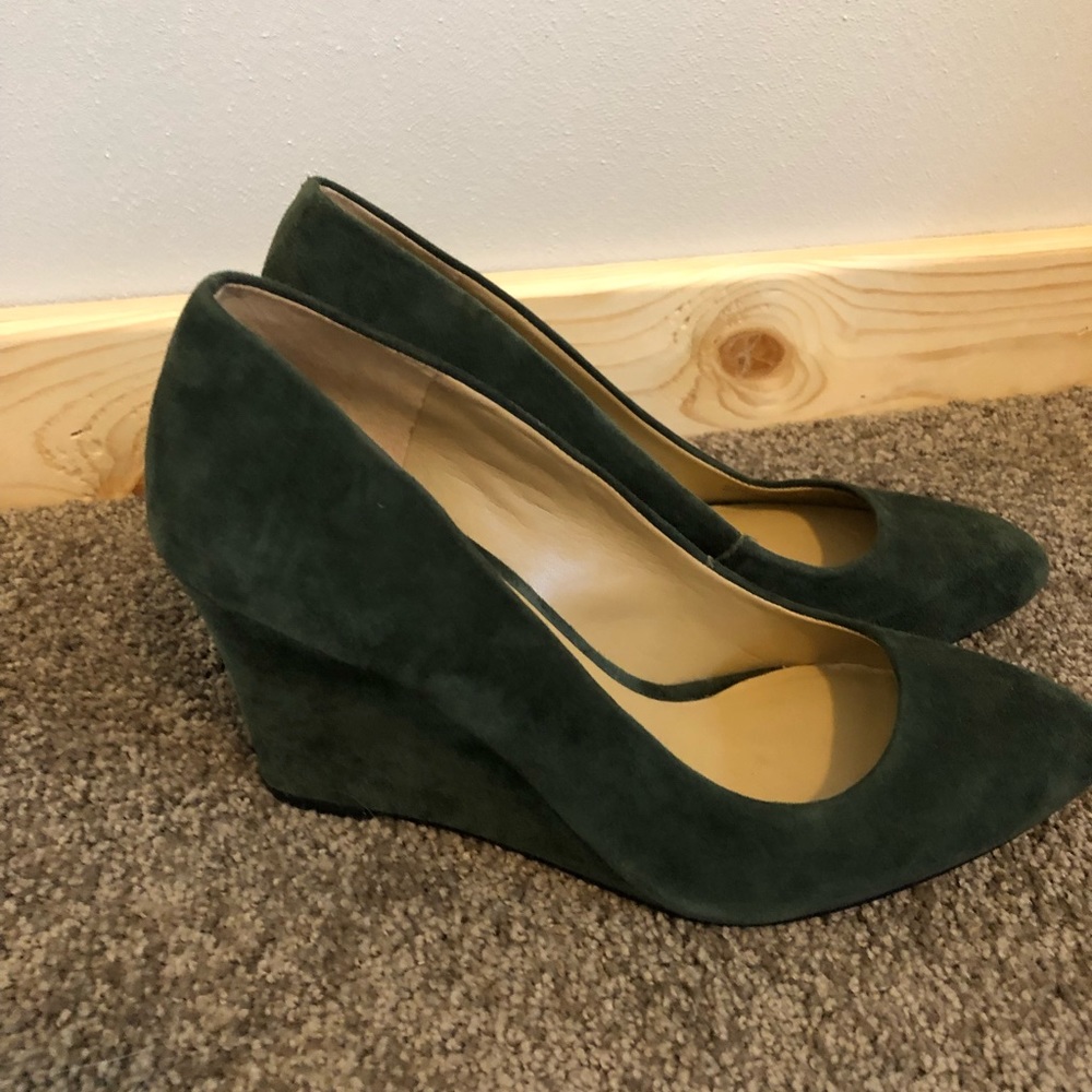 Green Suede Wedges Ann Taylor Size 7